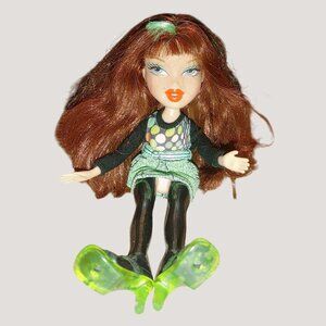 Bratz Doll 2001 Phoebe MGA Red Hair Polka Dot Top Green Skirt High Heels